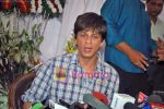 Shahrukh Khan_s bday press meet in Mannat on 2nd Nov 2009 (32).JPG